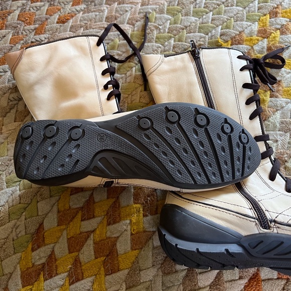 Khrio retro lacy up boots - Picture 9 of 9